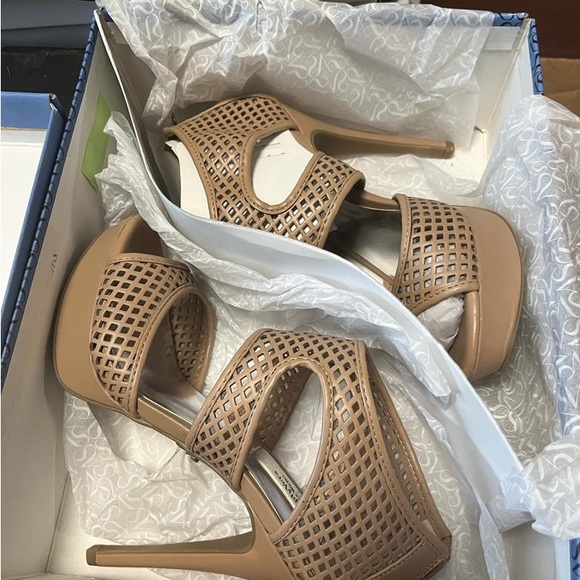 Heels - Picture 3 of 4